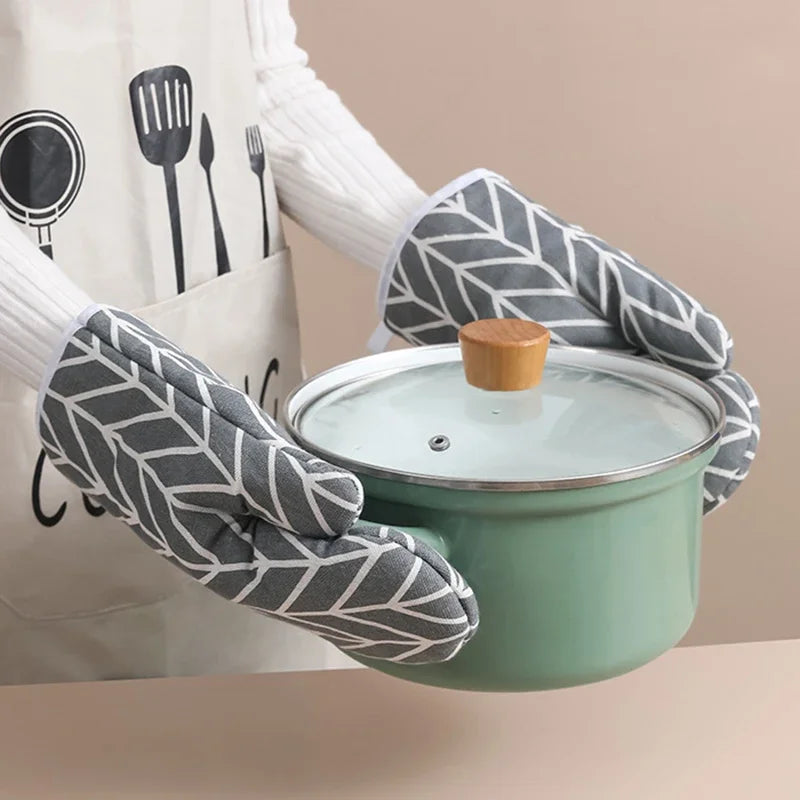 2 Pieces of Insulated Kitchen Gloves, Heat-Resistant Microwave Gloves, Heat-Resistant Thickened Grid Oven Gloves